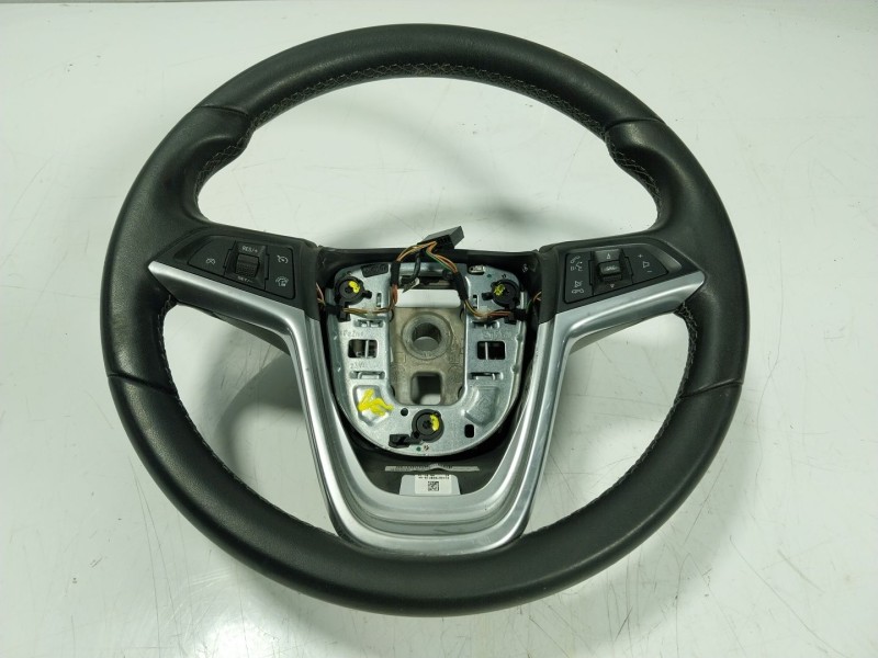Recambio de volante para opel mokka 1.6 cdti dpf referencia OEM IAM   