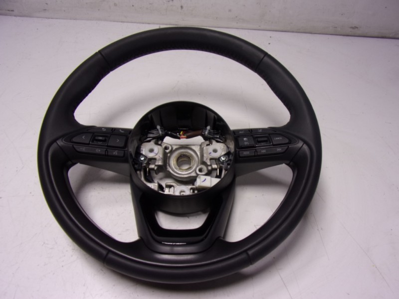 Recambio de volante para toyota yaris 1.5 vvti hev referencia OEM IAM   