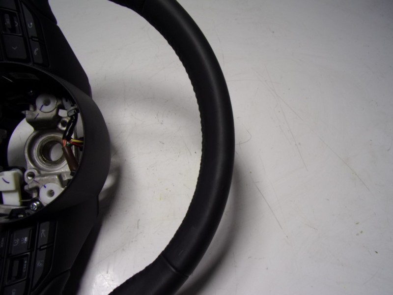 Recambio de volante para toyota yaris 1.5 vvti hev referencia OEM IAM   