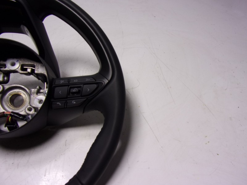 Recambio de volante para toyota yaris 1.5 vvti hev referencia OEM IAM   