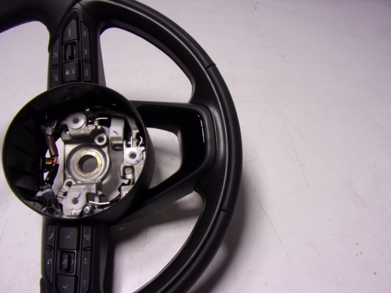 Recambio de volante para toyota yaris 1.5 vvti hev referencia OEM IAM   