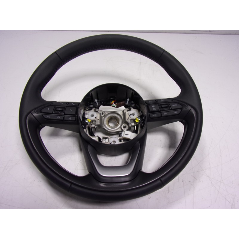 Recambio de volante para toyota yaris 1.5 vvti hev referencia OEM IAM  6436038 