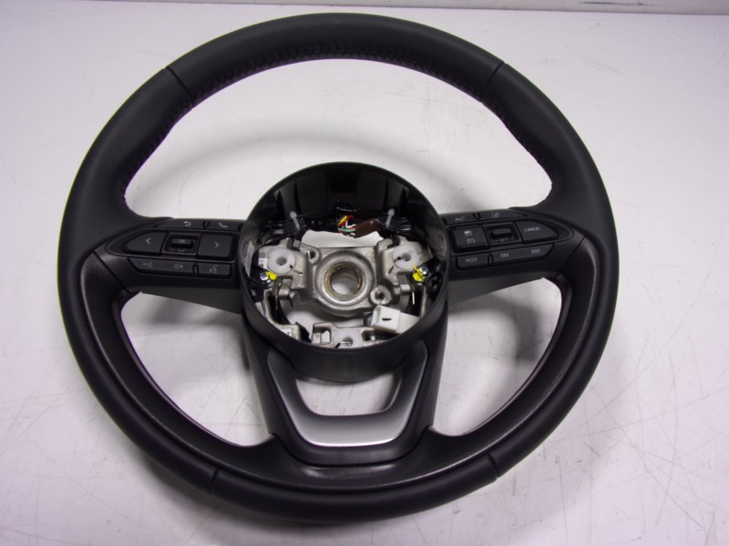 Recambio de volante para toyota yaris 1.5 vvti hev referencia OEM IAM  6436038 