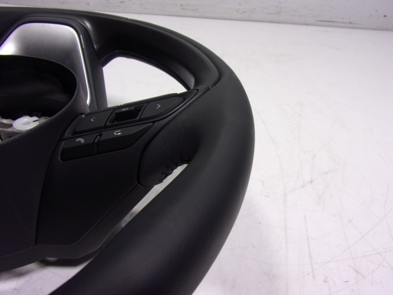 Recambio de volante para toyota yaris 1.5 vvti hev referencia OEM IAM  6436038 