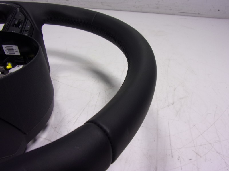 Recambio de volante para toyota yaris 1.5 vvti hev referencia OEM IAM  6436038 