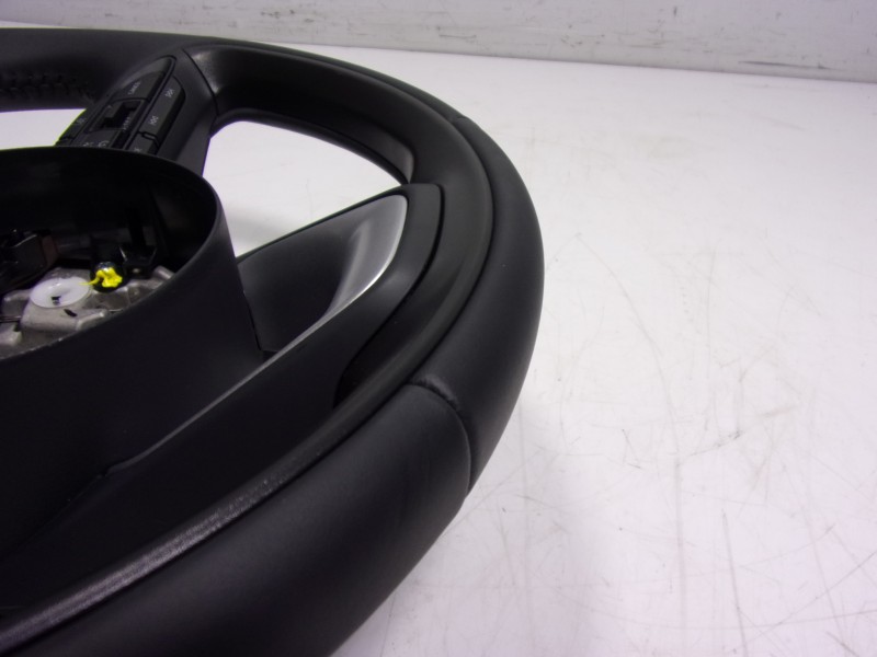 Recambio de volante para toyota yaris 1.5 vvti hev referencia OEM IAM  6436038 