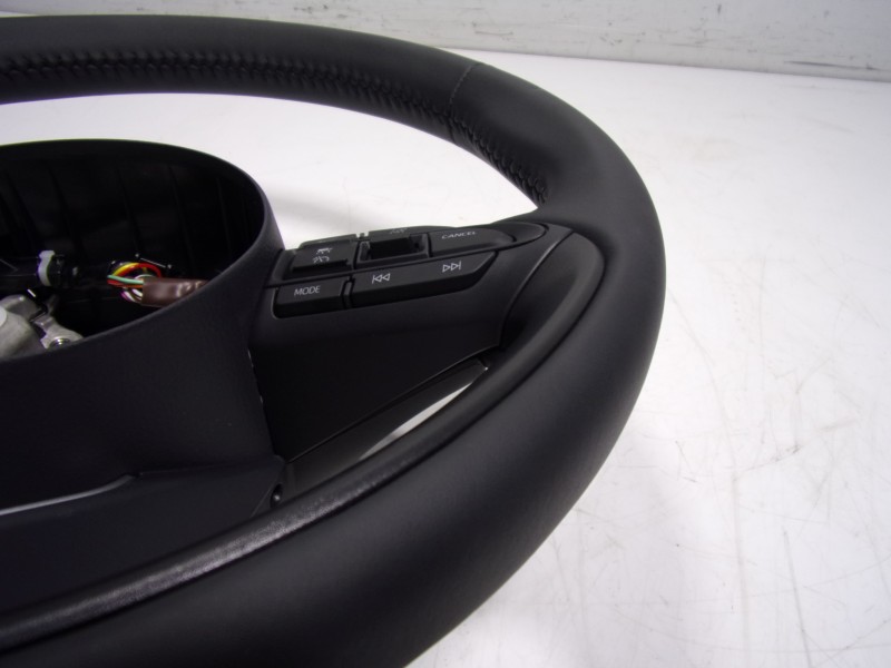 Recambio de volante para toyota yaris 1.5 vvti hev referencia OEM IAM  6436038 