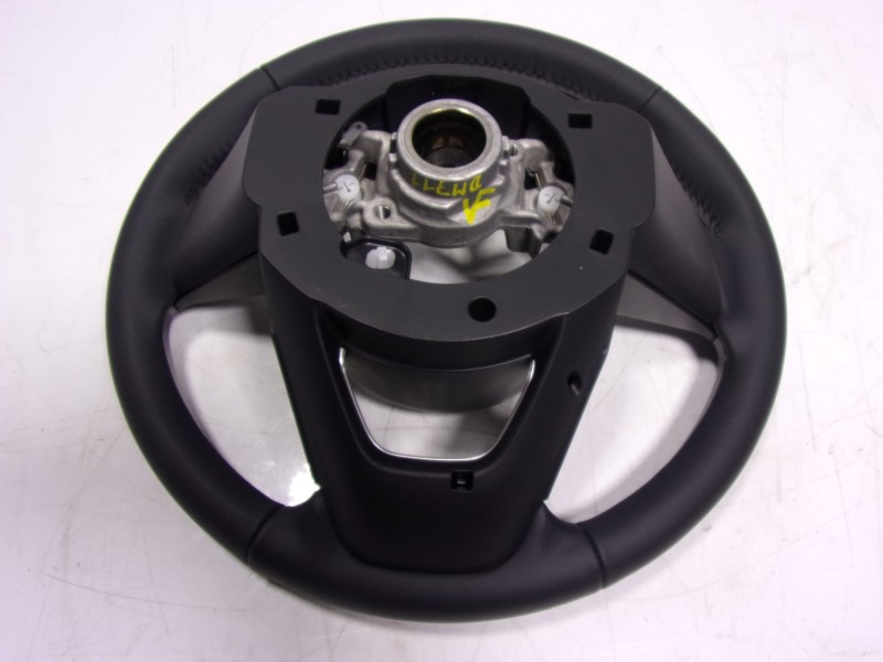 Recambio de volante para toyota yaris 1.5 vvti hev referencia OEM IAM  6436038 