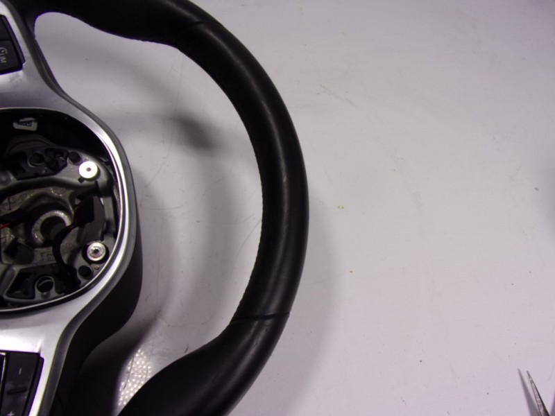 Recambio de volante para bmw ix3 referencia OEM IAM 32308094545 SW950233003 