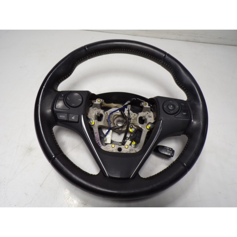 Recambio de volante para toyota auris touring sports (e18) hybrid active referencia OEM IAM 8425002690C1 622837810 