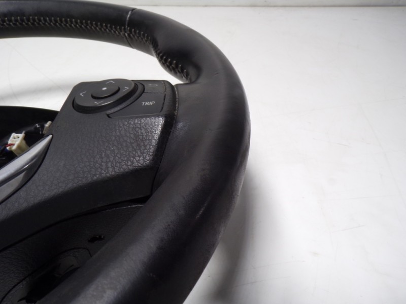 Recambio de volante para toyota auris touring sports (e18) hybrid active referencia OEM IAM 8425002690C1 622837810 