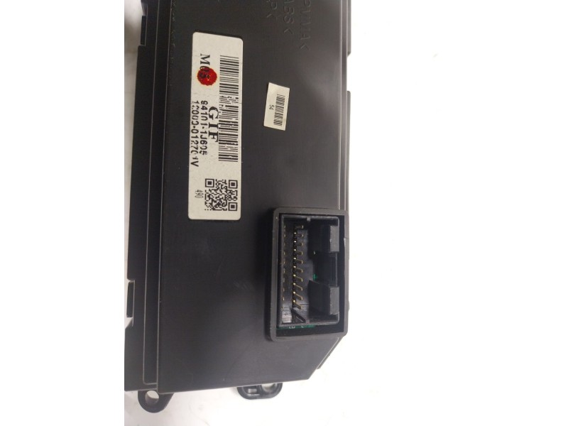 Recambio de pantalla multifuncion para hyundai i20 1.2 cat referencia OEM IAM  941011J605 