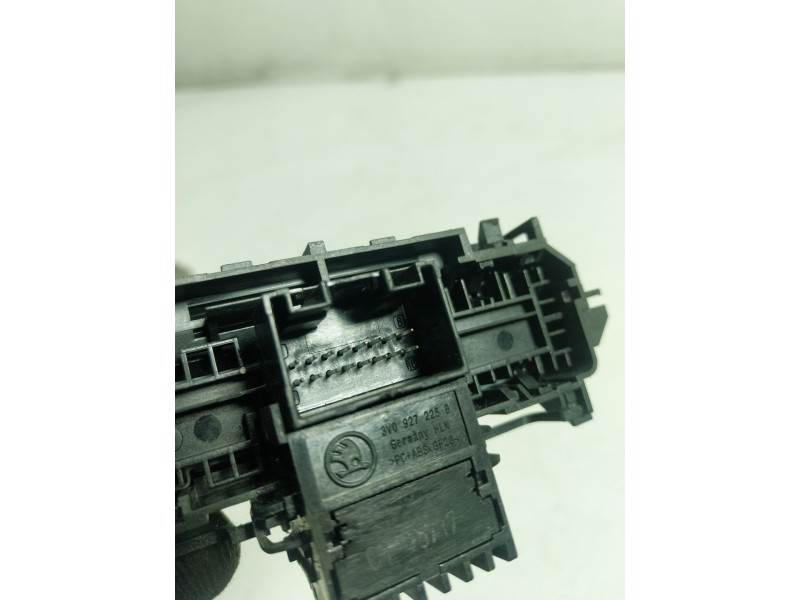 Recambio de palanca freno de mano para skoda superb (3v3) 2.0 tdi referencia OEM IAM  3V0927225 