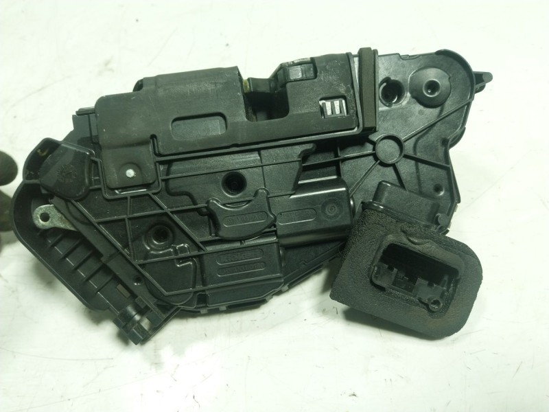 Recambio de cerradura puerta delantera izquierda para skoda superb (3v3) 2.0 tdi referencia OEM IAM  5TBB37015 