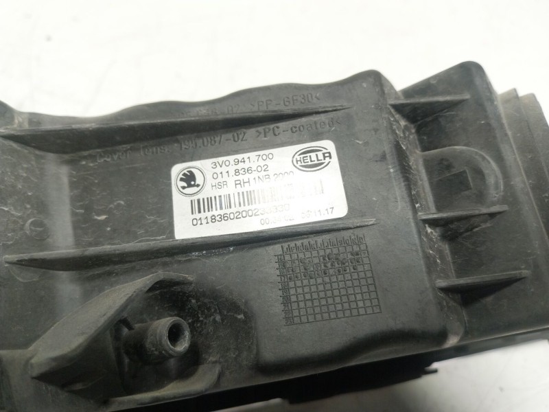 Recambio de faro antiniebla derecho para skoda superb (3v3) 2.0 tdi referencia OEM IAM  3V0941700 