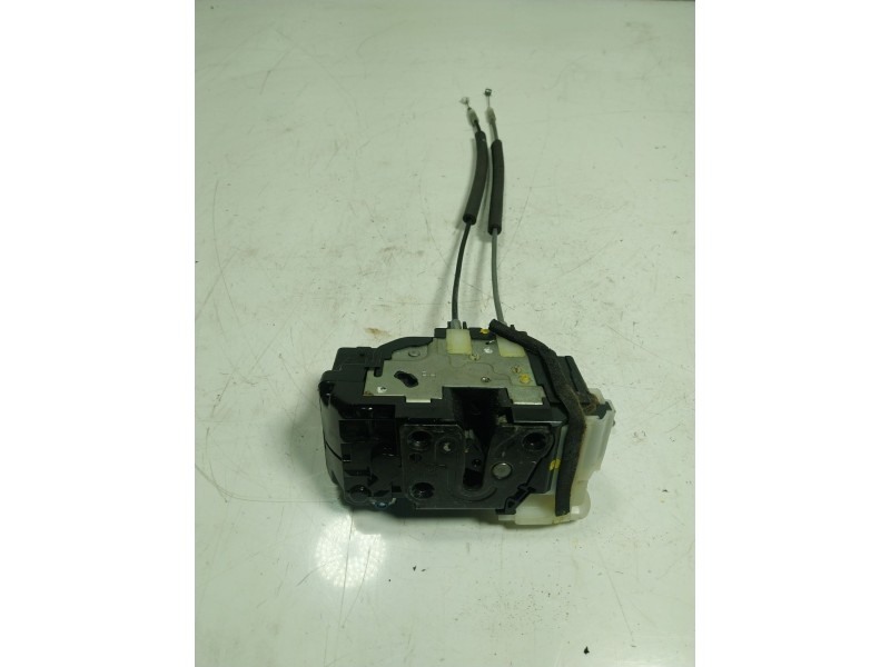Recambio de cerradura puerta delantera derecha para hyundai i20 1.2 cat referencia OEM IAM  813201J030LR03 