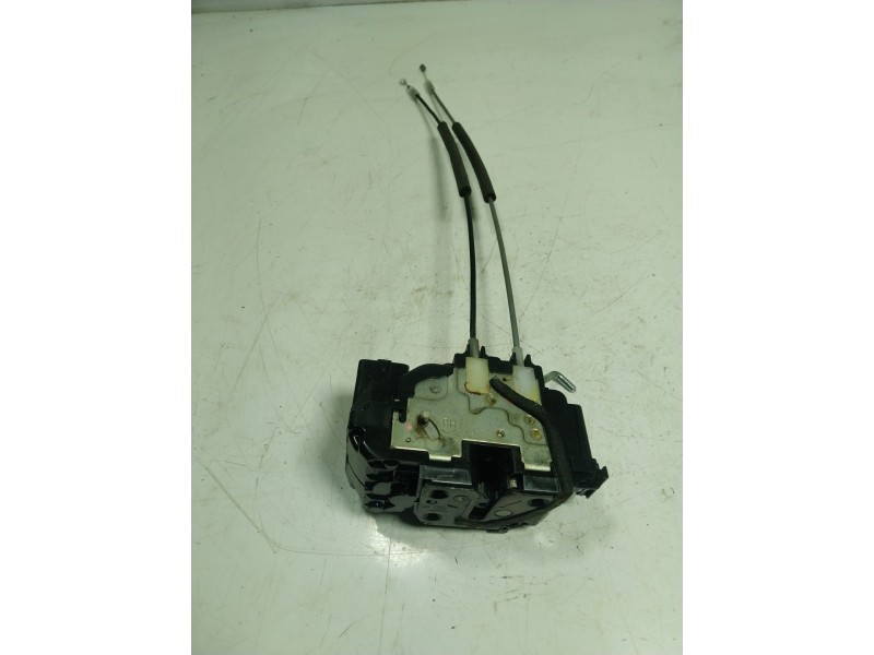 Recambio de cerradura puerta trasera derecha para hyundai i20 1.2 cat referencia OEM IAM   