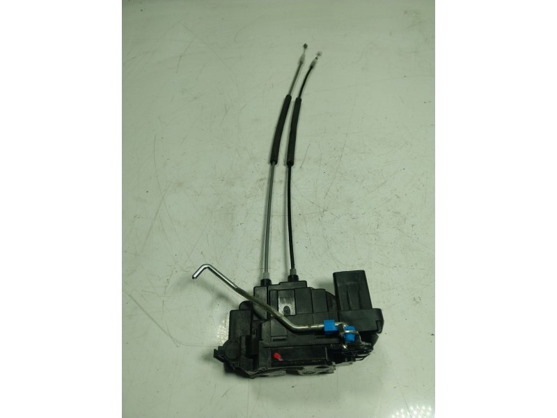 Recambio de cerradura puerta trasera derecha para hyundai i20 1.2 cat referencia OEM IAM   