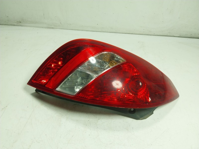 Recambio de piloto trasero izquierdo para hyundai i20 1.2 cat referencia OEM IAM  924014P000 