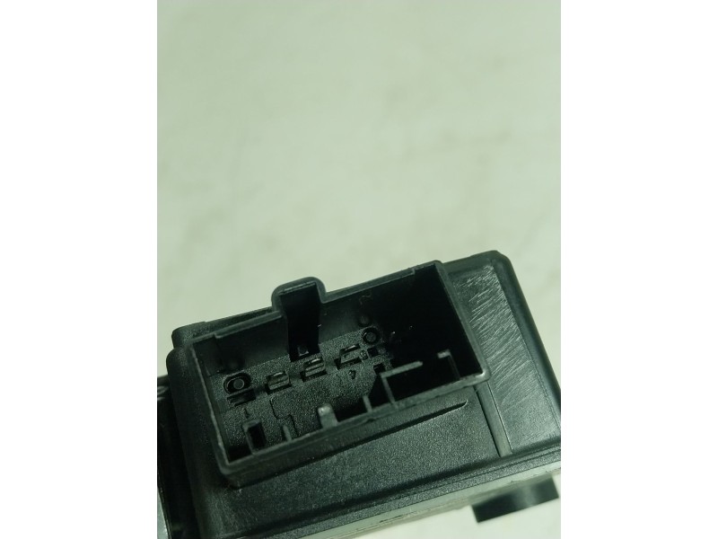 Recambio de motor elevalunas trasero izquierdo para skoda superb (3v3) 2.0 tdi referencia OEM IAM  5Q0959811E 