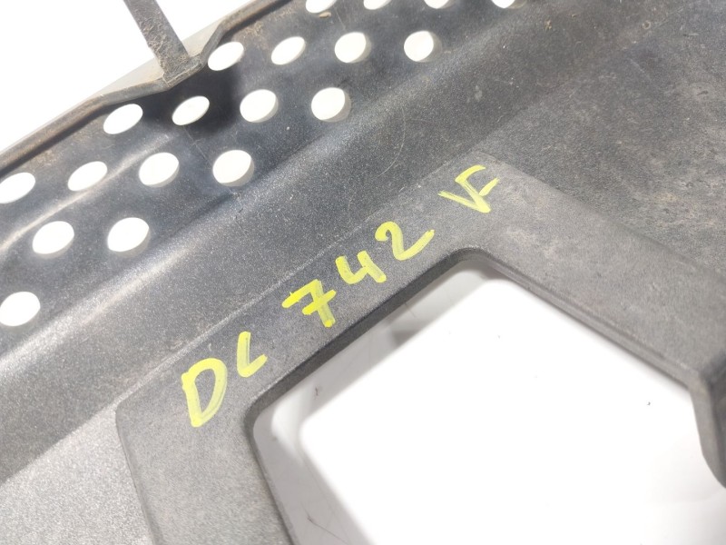 Recambio de rejilla delantera para land rover range rover sport 2.7 td v6 cat referencia OEM IAM   