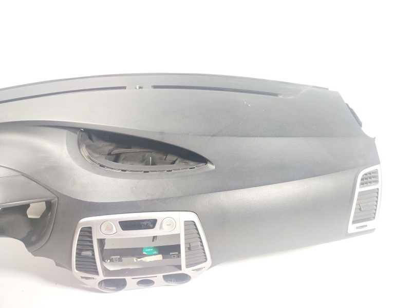 Recambio de salpicadero para hyundai i20 1.2 cat referencia OEM IAM   