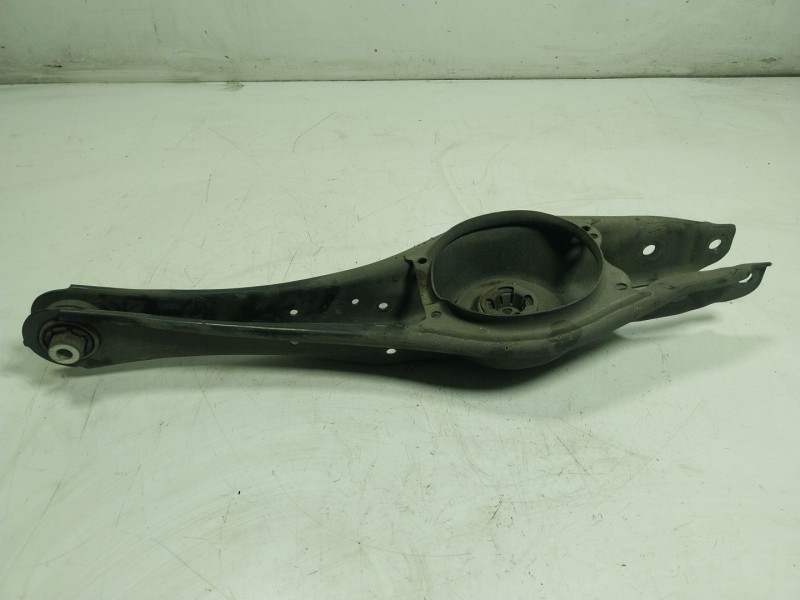 Recambio de brazo suspension superior trasero izquierdo para skoda superb (3v3) 2.0 tdi referencia OEM IAM   