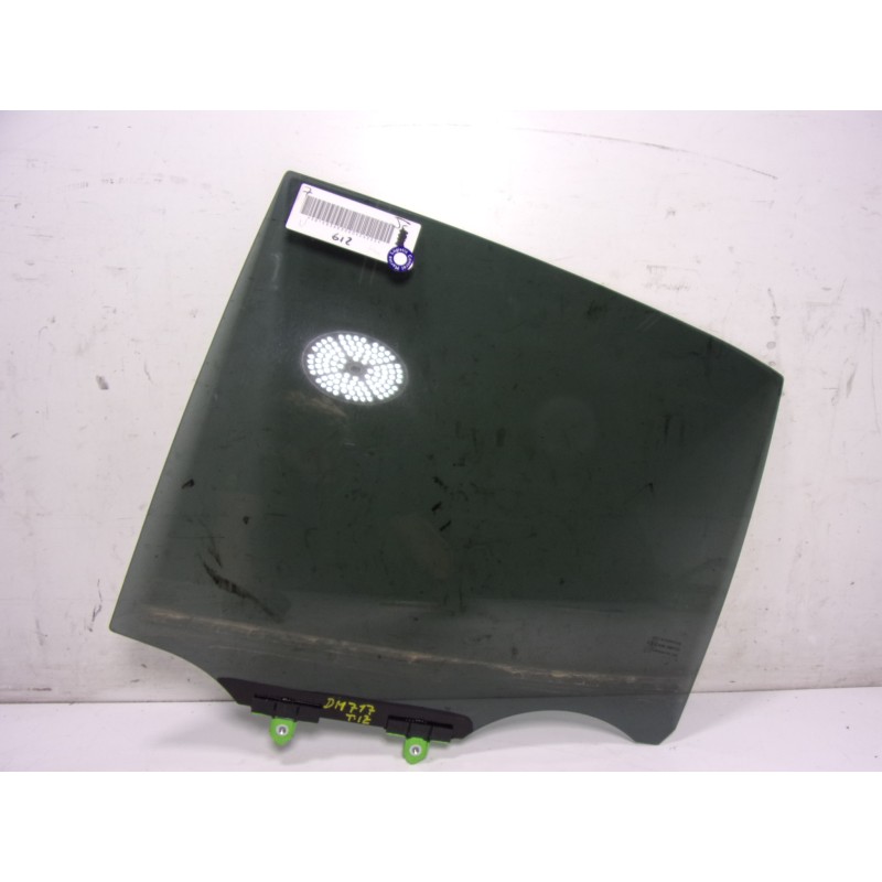 Recambio de cristal puerta trasero izquierdo para toyota corolla hybrid referencia OEM IAM 6810402521  