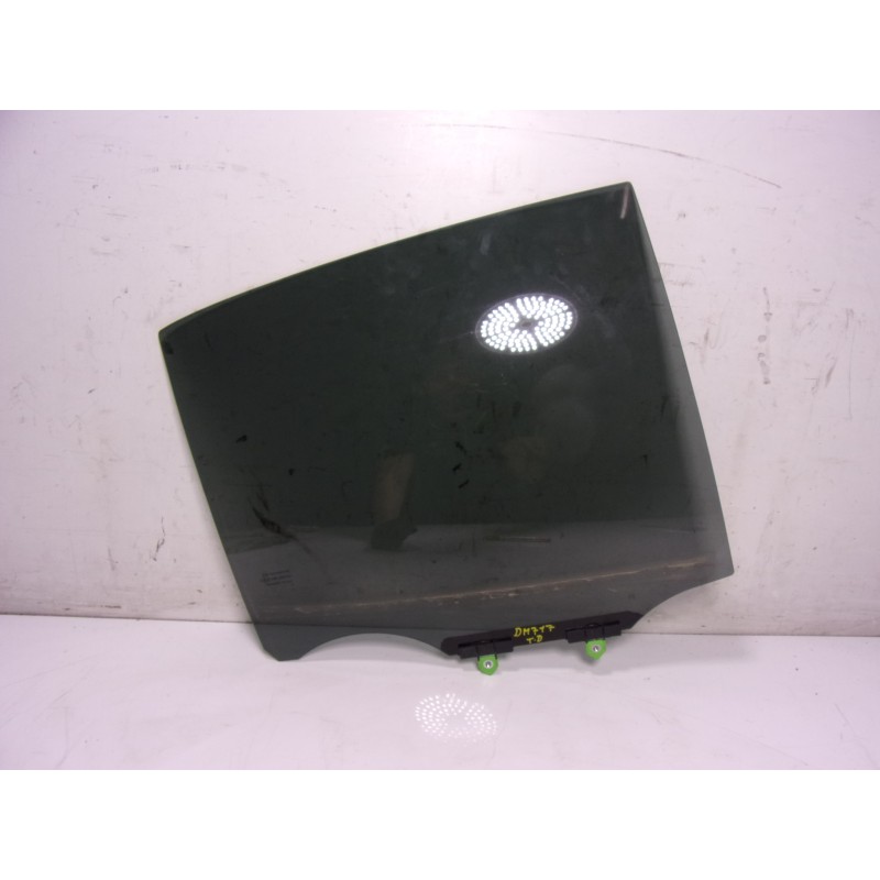 Recambio de cristal puerta trasero derecho para toyota corolla hybrid referencia OEM IAM 6810302551  