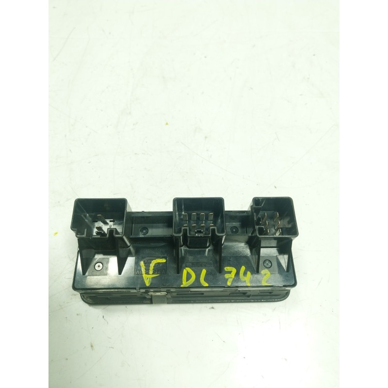 Recambio de mando elevalunas delantero izquierdo para land rover range rover sport 2.7 td v6 cat referencia OEM IAM  YUD501020PV