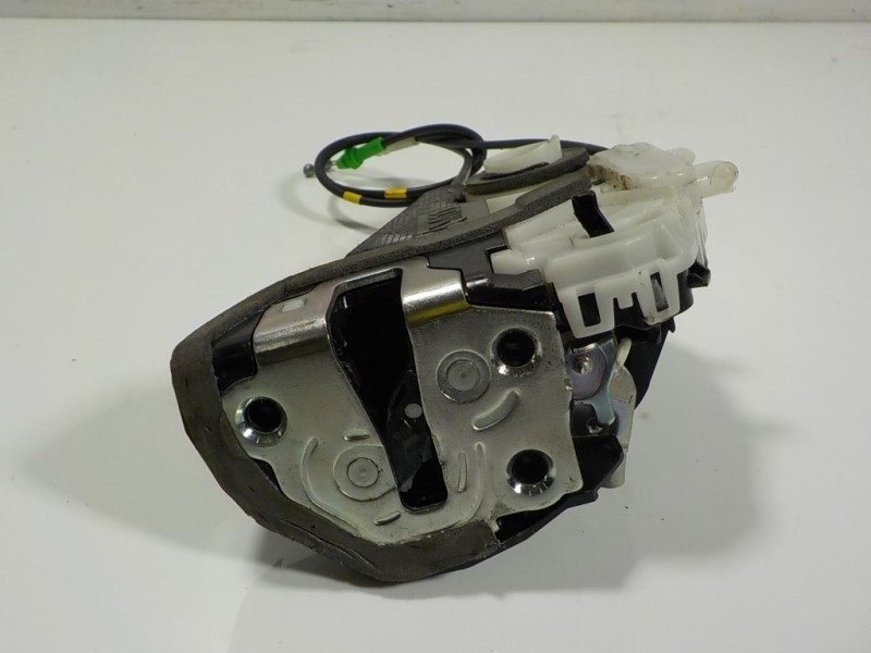 Recambio de cerradura puerta trasera izquierda para toyota yaris 1.0 cat referencia OEM IAM 690600D310 U2014120F2 