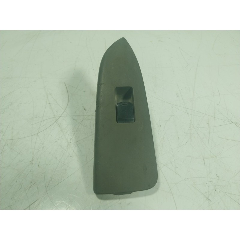 Recambio de mando elevalunas delantero derecho para nissan nt400 cabstar (f24m) 35.15, 45.15 referencia OEM IAM  630120371C 