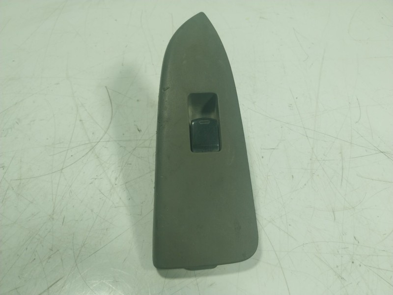 Recambio de mando elevalunas delantero derecho para nissan nt400 cabstar (f24m) 35.15, 45.15 referencia OEM IAM  630120371C 