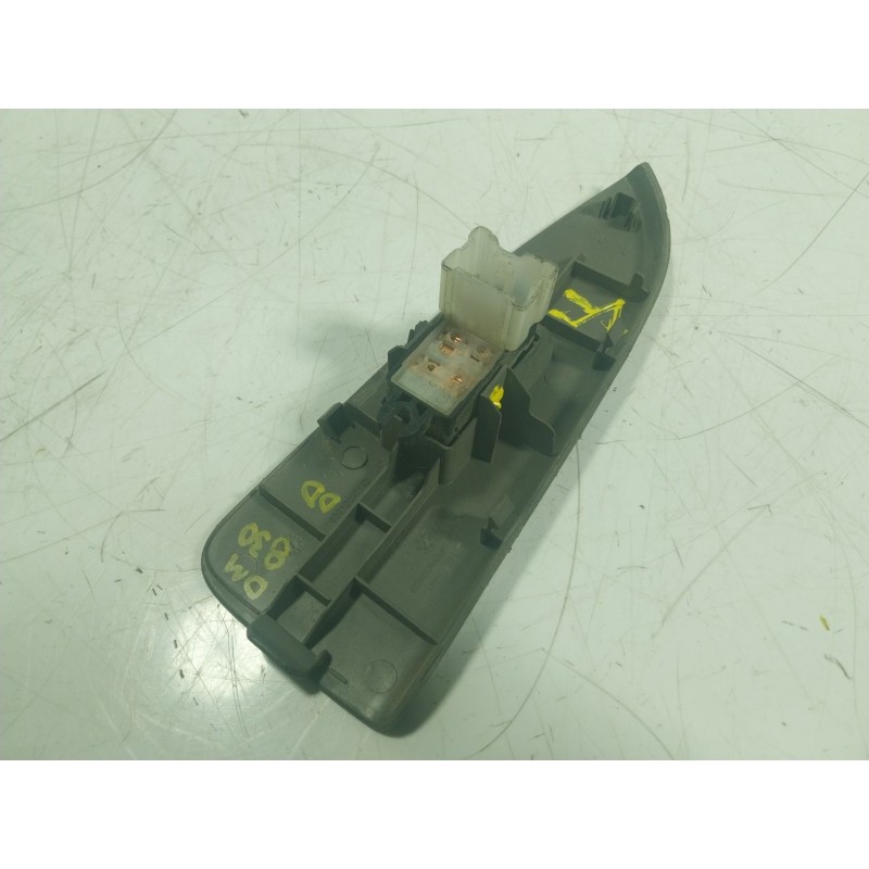 Recambio de mando elevalunas delantero derecho para nissan nt400 cabstar (f24m) 35.15, 45.15 referencia OEM IAM  630120371C 