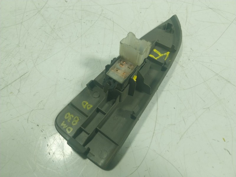 Recambio de mando elevalunas delantero derecho para nissan nt400 cabstar (f24m) 35.15, 45.15 referencia OEM IAM  630120371C 