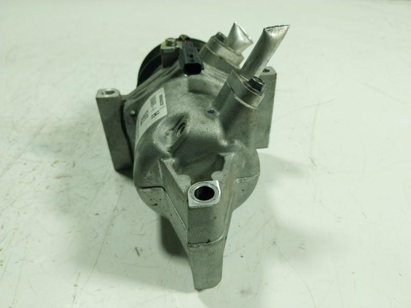 Recambio de compresor aire acondicionado para dacia sandero 0.9 tce referencia OEM IAM  926008469R 