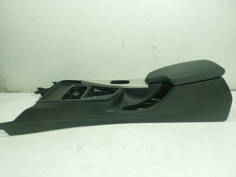 Recambio de apoyabrazos central para bmw serie 4 gran coupe (f36) 2.0 16v turbodiesel referencia OEM IAM 51169235437  5116936052