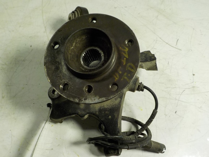 Recambio de mangueta trasera derecha para bmw serie 3 berlina (e90) 2.0 16v diesel cat referencia OEM IAM 33326774810  