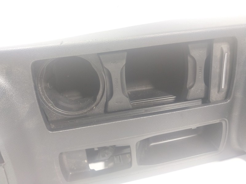 Recambio de apoyabrazos central para ford focus 1.0 ecoboost cat referencia OEM IAM  A045A06AK 