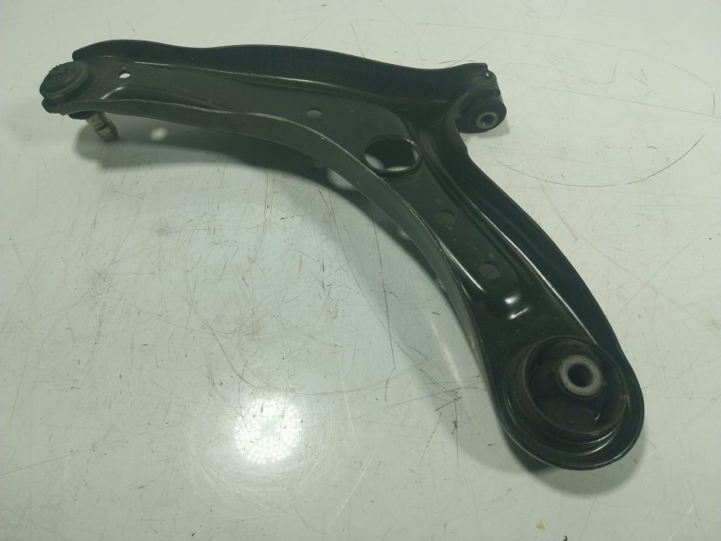 Recambio de brazo suspension inferior delantero derecho para kia stonic (ybcuv) 1.2 cat referencia OEM IAM   