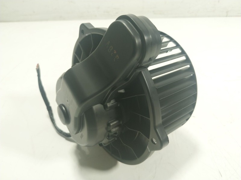 Recambio de motor calefaccion para kia stonic (ybcuv) 1.2 cat referencia OEM IAM  97113H800 