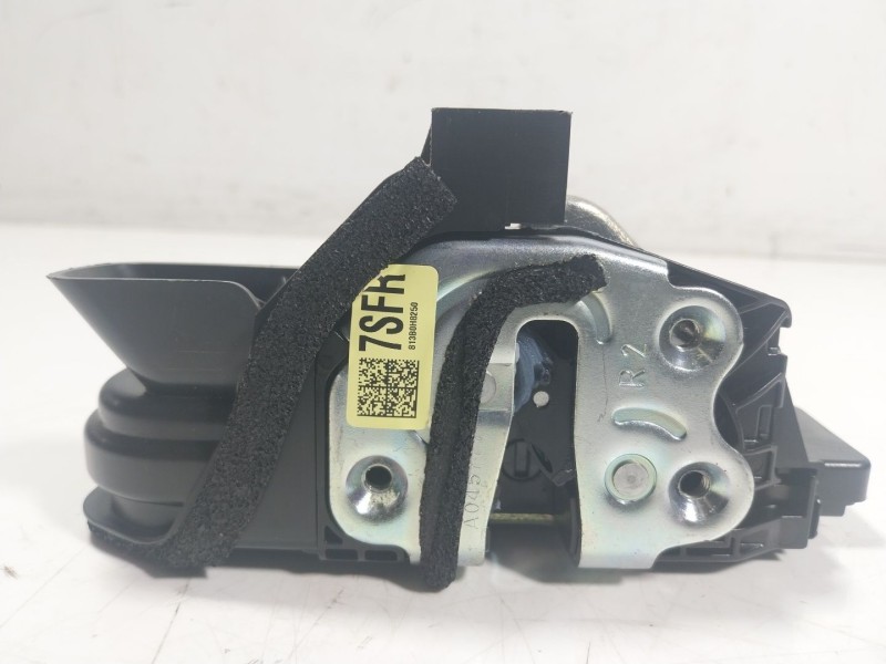 Recambio de cerradura puerta delantera derecha para kia stonic (ybcuv) 1.2 cat referencia OEM IAM  81320H8050 