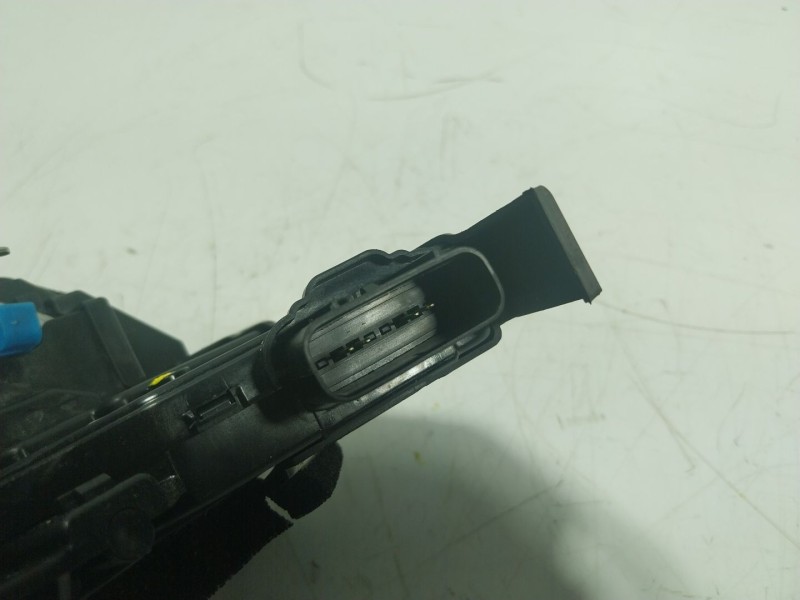 Recambio de cerradura puerta trasera derecha para kia stonic (ybcuv) 1.2 cat referencia OEM IAM  81420H8010 