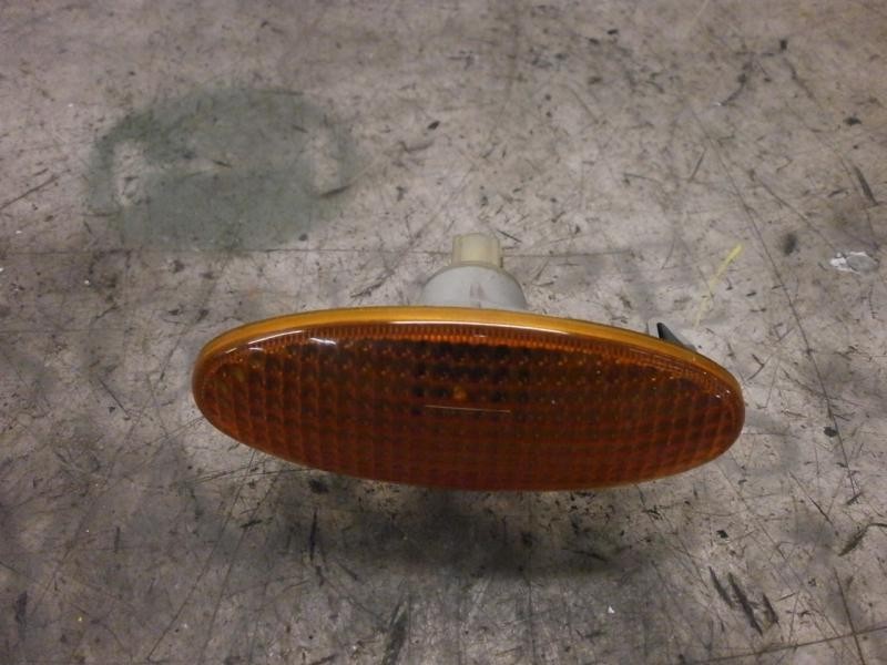 Recambio de piloto lateral izquierdo para nissan almera tino (v10m) visia referencia OEM IAM   