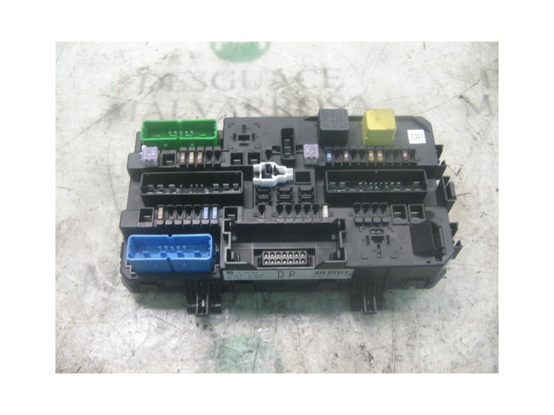 Recambio de caja reles / fusibles para opel astra h berlina enjoy referencia OEM IAM   
