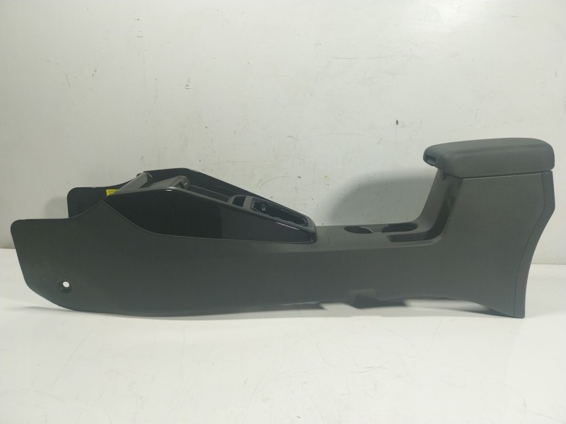 Recambio de apoyabrazos central para kia stonic (ybcuv) 1.2 cat referencia OEM IAM  84611H8100 