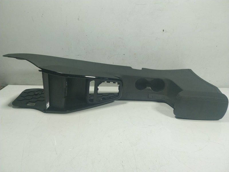 Recambio de apoyabrazos central para kia stonic (ybcuv) 1.2 cat referencia OEM IAM  84611H8100 