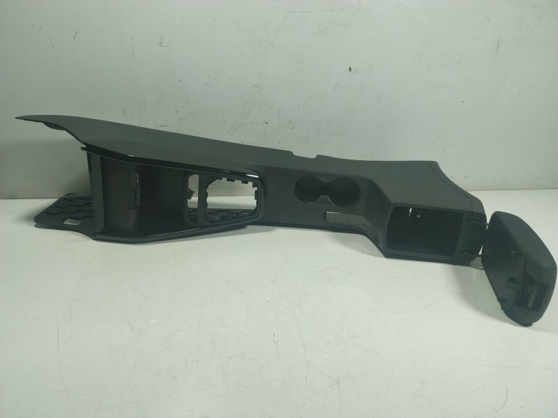 Recambio de apoyabrazos central para kia stonic (ybcuv) 1.2 cat referencia OEM IAM  84611H8100 