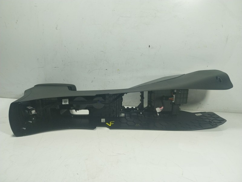 Recambio de apoyabrazos central para kia stonic (ybcuv) 1.2 cat referencia OEM IAM  84611H8100 