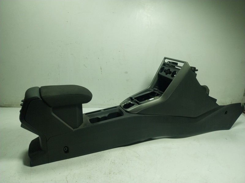 Recambio de apoyabrazos central para volkswagen t-roc 1.5 16v tsi act referencia OEM IAM   